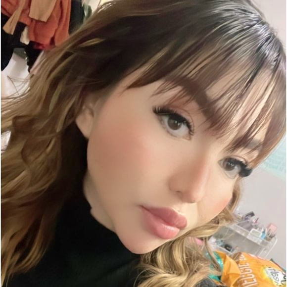 Meet your Posher, Karla - Picture 2 of 2